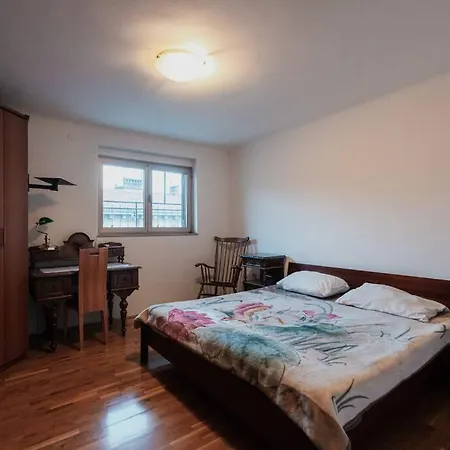 Spacious 3br 5th Floor *